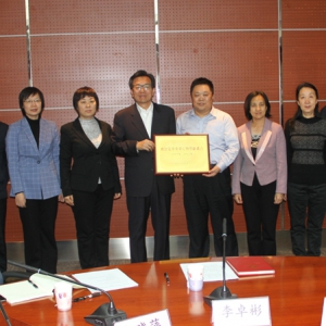 李卓彬赴致公党中央基层组织联系点朝阳区委第十三支部调研指导主题教育活动