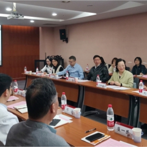 闫傲霜继续就“充分发挥北京科学研究与临床医学优势，大力推动医药健康产业高质量发展”到北京大学第一医院调研