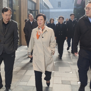 闫傲霜带队赴东城区开展“全方位扩大消费，深化国际消费中心城市建设”调研