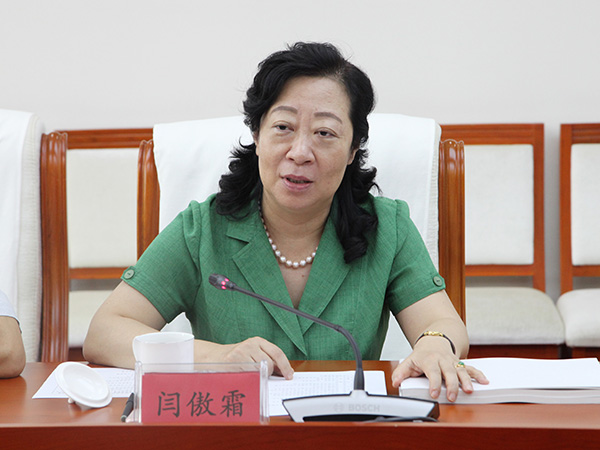 闫傲霜讲话.jpg
