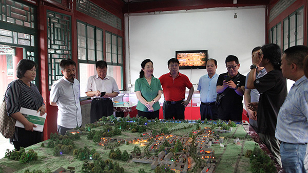 考察龙泉镇琉璃渠村.jpg