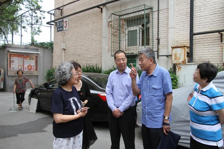 2018年7月13日，致公党西城区委对陶然亭街道“背街小巷环境整治提升”专项行动开展民主监督调研工作-2.jpg