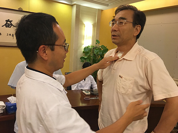 2018年7月17日，致公党东城区委联系社区卫生服务站为党派机关开展三伏贴活动.jpg