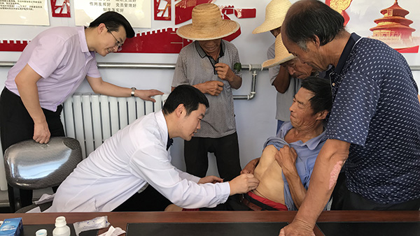 2018年7月26日27日，致公党东城区委和民建东城区委联合组织医务专家赴河北省丰宁县开展扶贫医疗义诊活动-2.jpg