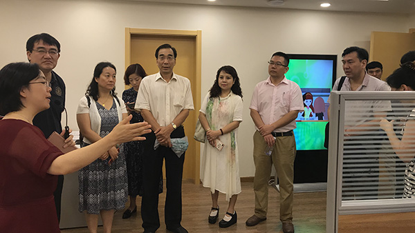 2018年9月6日至8日，致公党东城区委民革东城区委联合调研课题组赴上海考察调研-徐汇区斜土街道江南新村邻里汇调研2.jpg