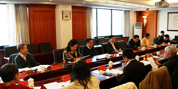 调研组召开座谈会.jpg