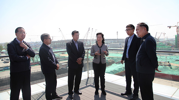 2019年4月15日，闫傲霜赴通州区调研城市副中心产业发展投资促进工作-考察环球影城.jpg
