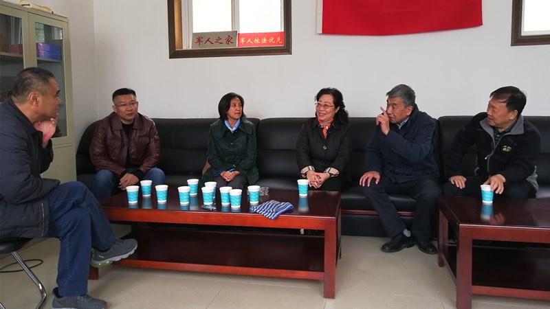 20191106闫傲霜与斋堂镇及张家村干部座谈_副本.jpg