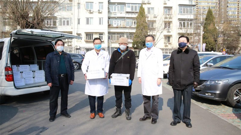 20200219高炬向医院抗疫一线医护人员捐赠食品_副本.jpg