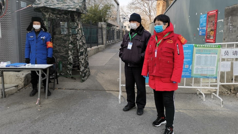 20200226西城区委副主委曾小丹参加金融街街道丰盛社区疫情防控执勤_副本.jpg