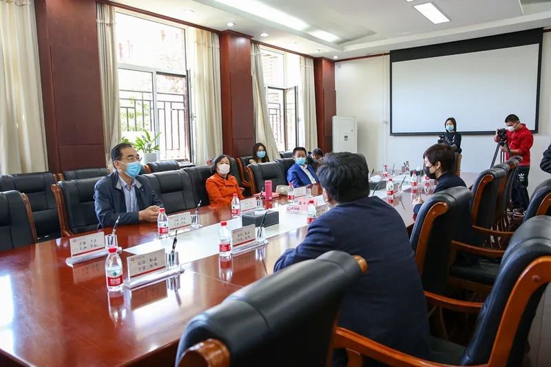 20200426致公党东城区委向北京市第五十中学捐赠防疫物资2.jpg