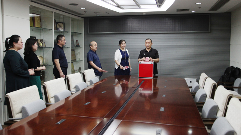20210622致公党北京市委机关中共党支部组织开展“七•一”党课及献爱心活动2_副本.jpg