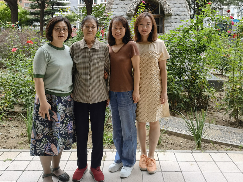20210918致公党丰台区工委第一支部慰问老党员_副本.jpg