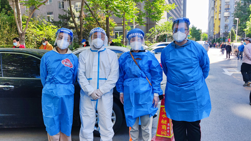 5月14陶然亭社区大规模核酸检测志愿者合影1_800.jpg