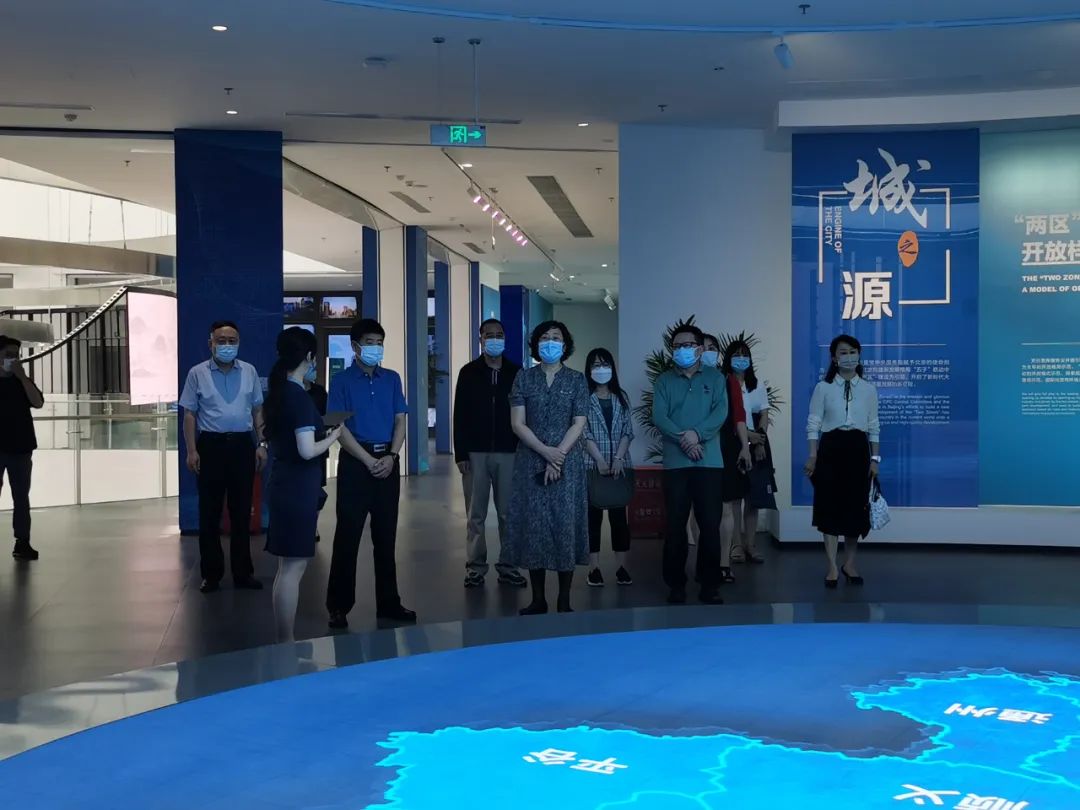 20220701吕彩霞率调研组赴北京市通州区开展“矢志不渝跟党走、携手奋进新时代”政治交接主题教育督导调研-吕彩霞一行调研考察北京市“两区”建设展厅.jpg