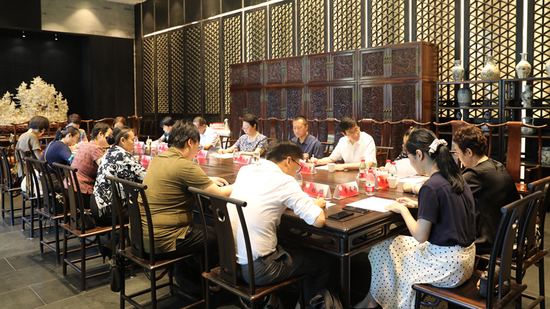 20220805闫傲霜带队赴东城区调研“博物馆之城”建设-座谈会现场_800.jpg