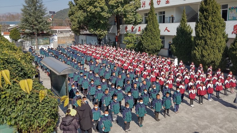 20230109致公党北京市委向凉山州普格县小学生捐赠冬衣_副本.jpg