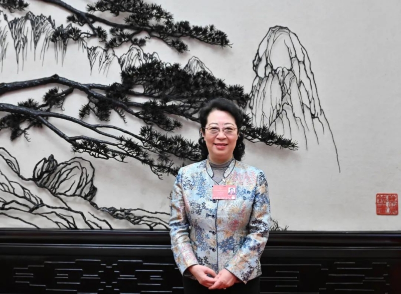 闫傲霜_副本.jpg