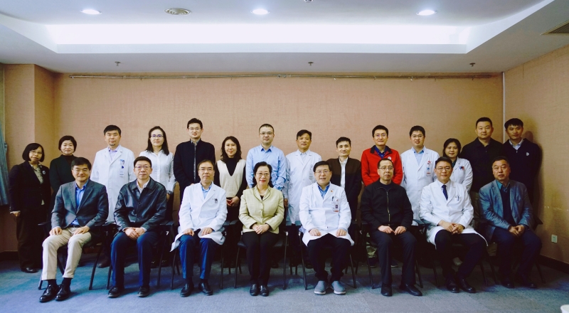20230404闫傲霜继续就“充分发挥北京科学研究与临床医学优势，大力推动医药健康产业高质量发展”到北京大学第一医院调研-合影_副本.jpg