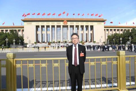 20230406高杰在人民大会堂前留影.png