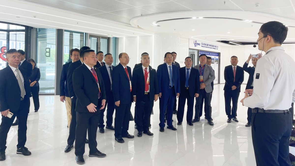 20230512-菲洪门致公党参观金科新区1_1200.jpg