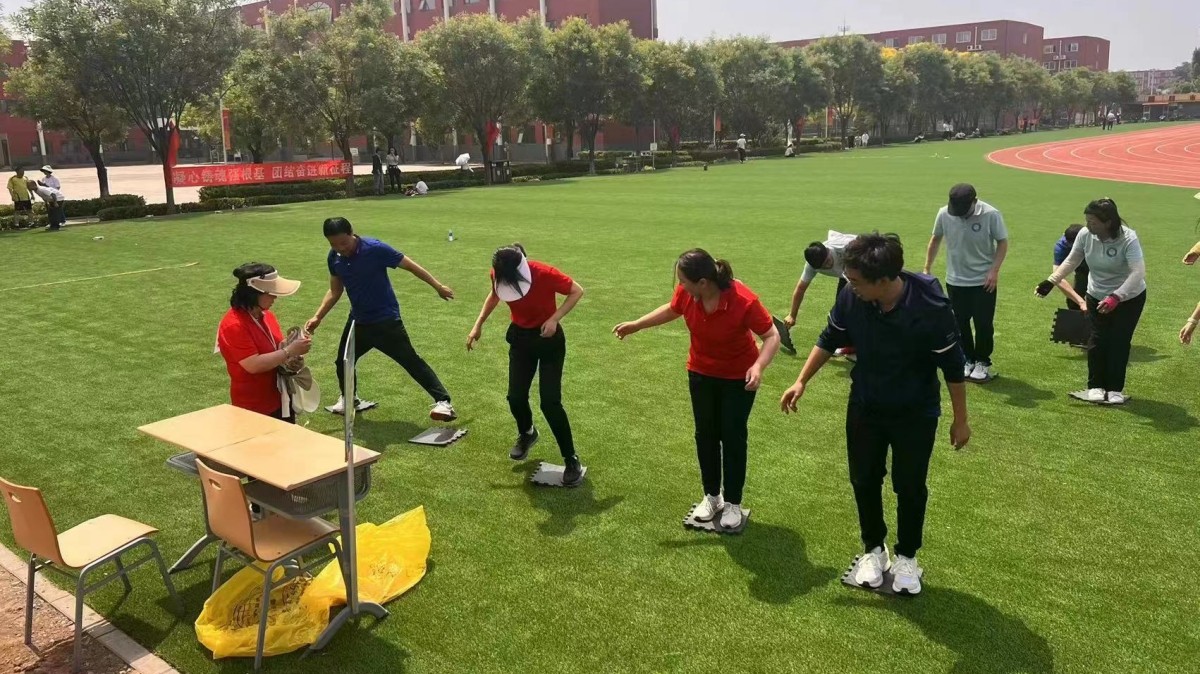 摸石过河_副本.jpg