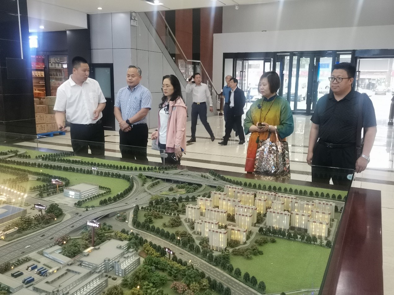 20230519致公党大兴区总支与致公党贵州省委乡村振兴调研组赴新发地市场考察调研.jpg