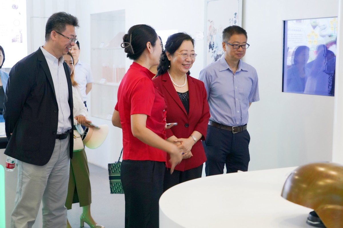 20230602闫傲霜带队赴海淀区开展加快国际科技创新中心建设民主监督2_副本.jpg