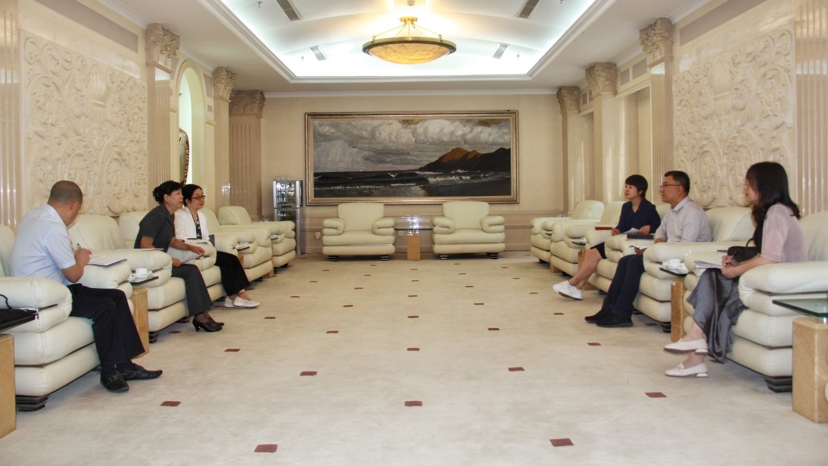 20230602中共丰台区委统战部领导走访慰问致公党丰台区工委_1200.jpg