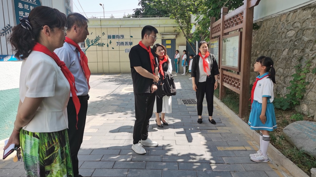 20230606致公党怀柔区支部开展社会服务活动_副本.jpg