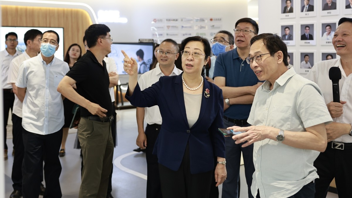 20230613闫傲霜带队就推动北京医药健康产业高质量发展赴广州调研1_副本.jpg