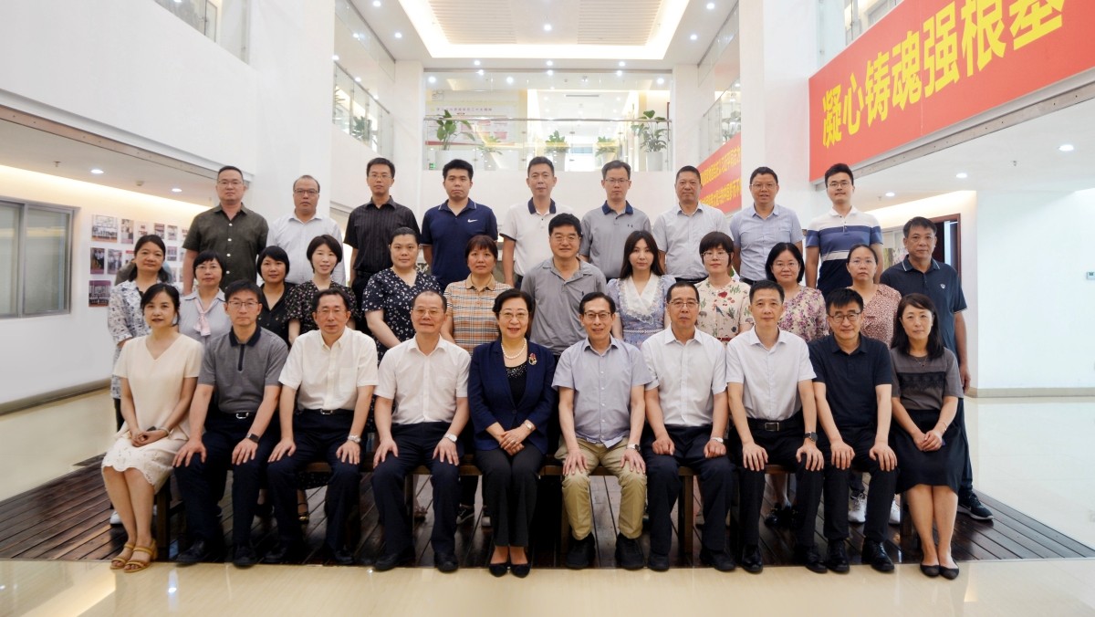 20230613闫傲霜带队就推动北京医药健康产业高质量发展赴广州调研4_副本.jpg