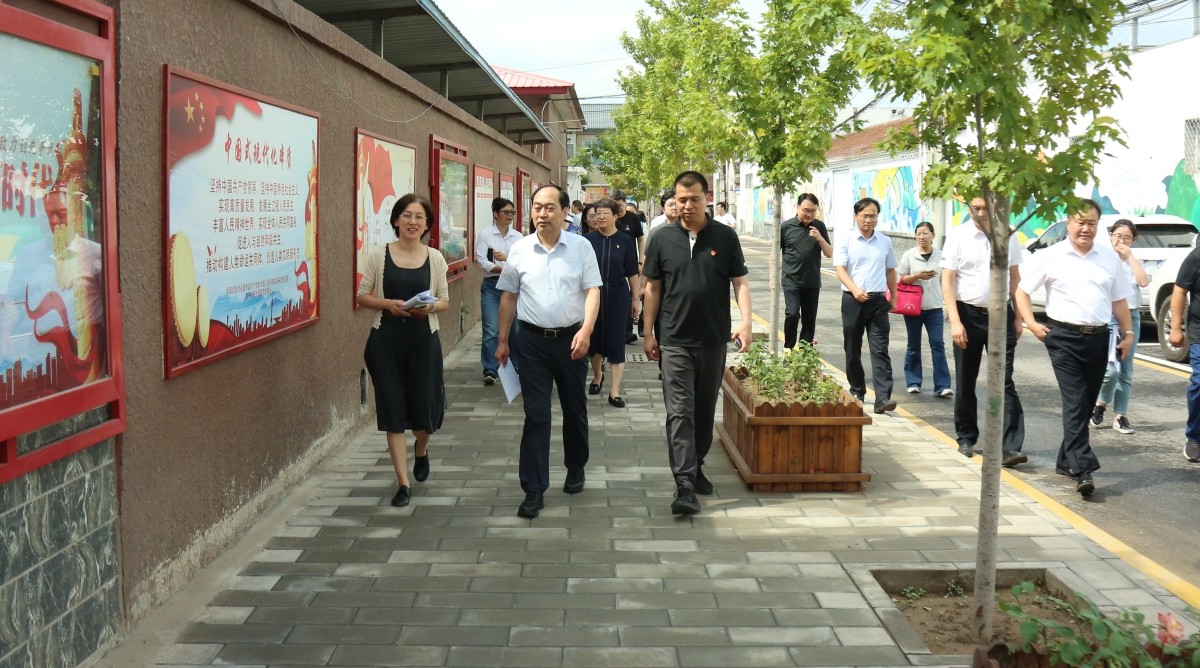 20230628中共市委统战部领导调研致公党北京市委共建的昌平四家庄村科技小院.jpg