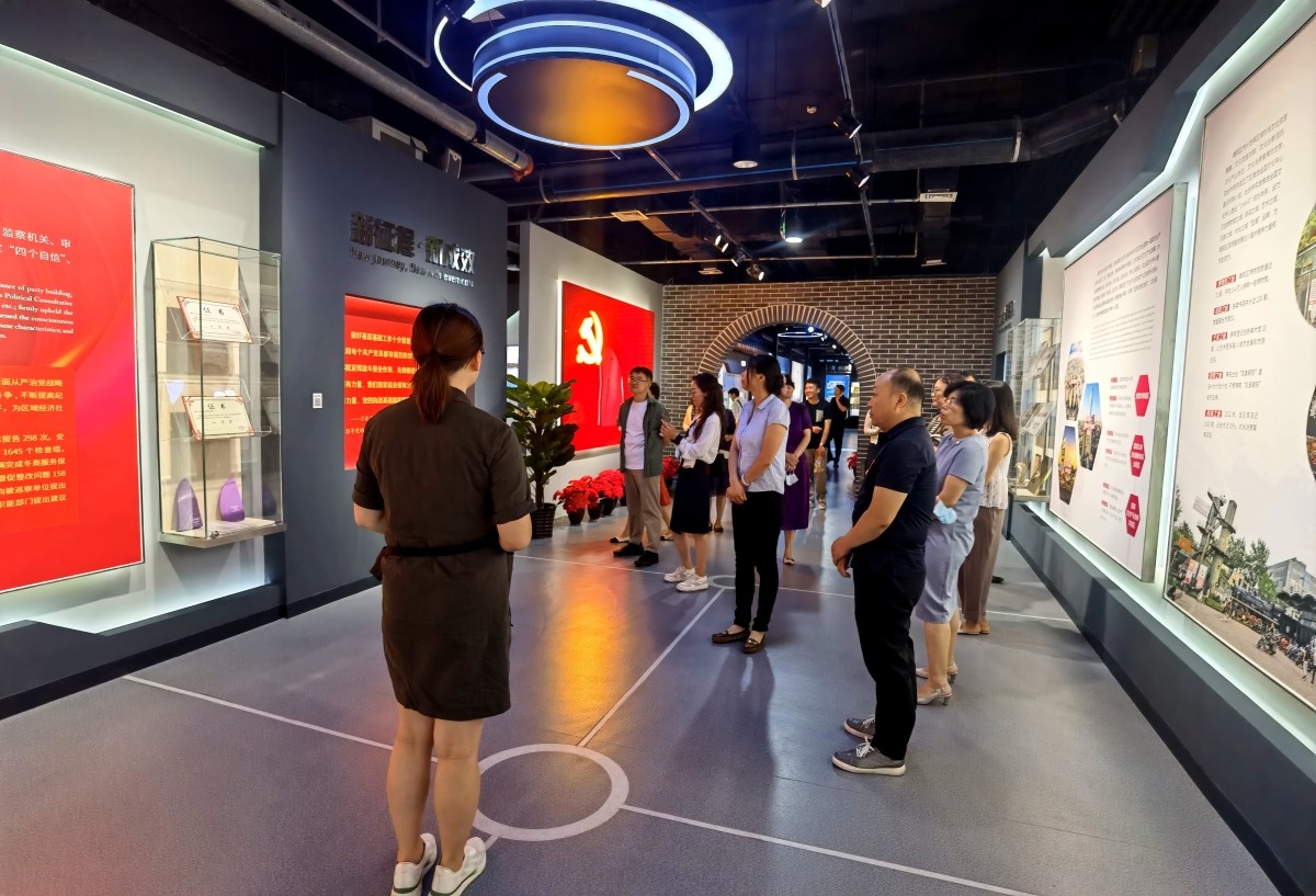 20230720致公党朝阳区委组织参观朝阳区建区65周年发展成就展并座谈交流2_副本.jpg