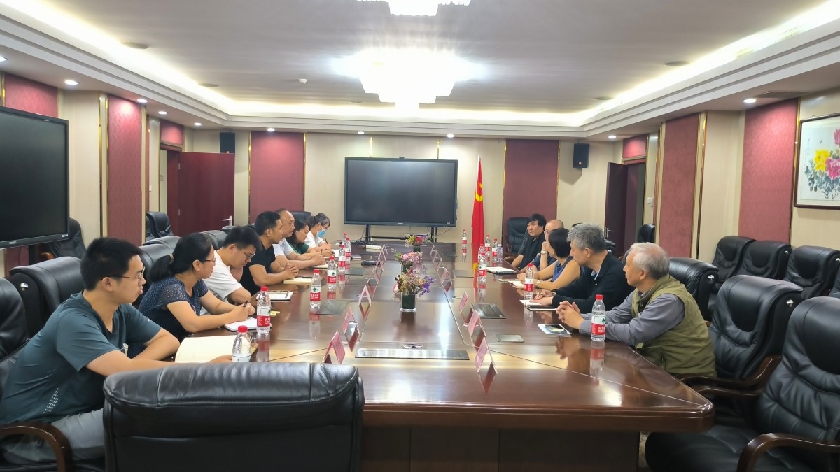 20230907致公党丰台区工委“双减背景下的家校共育”课题组赴北京市第十八中学考察调研_副本.jpg