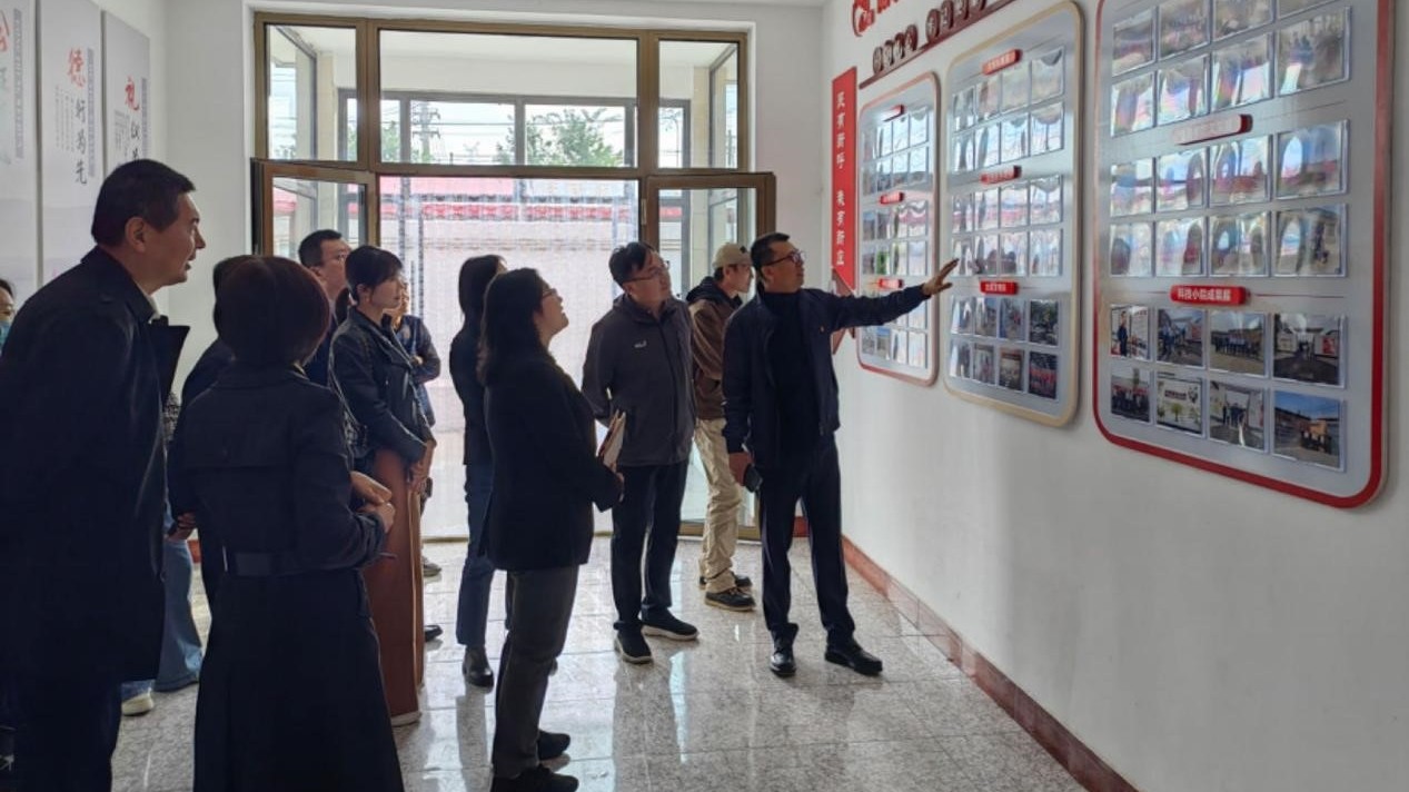 20231018中共昌平区委统战部领导调研致公党共建四家庄村科技小院_副本.jpg