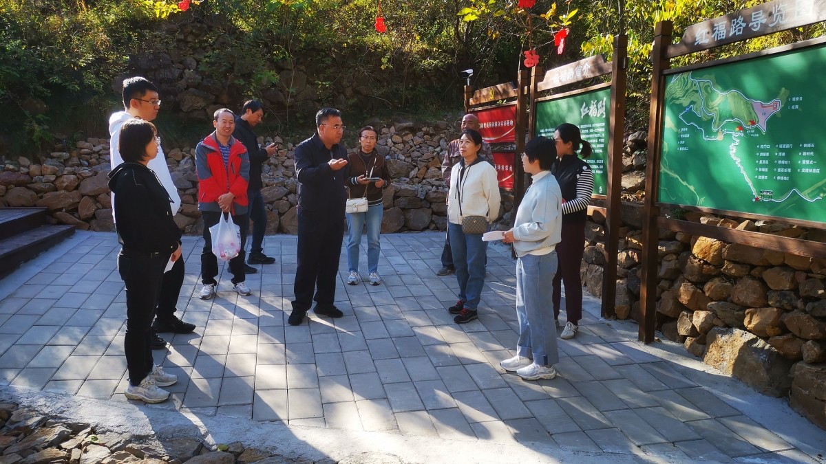 20231020致公党房山区支部开展“重走红福路”主题教育实践活动_1200.jpg