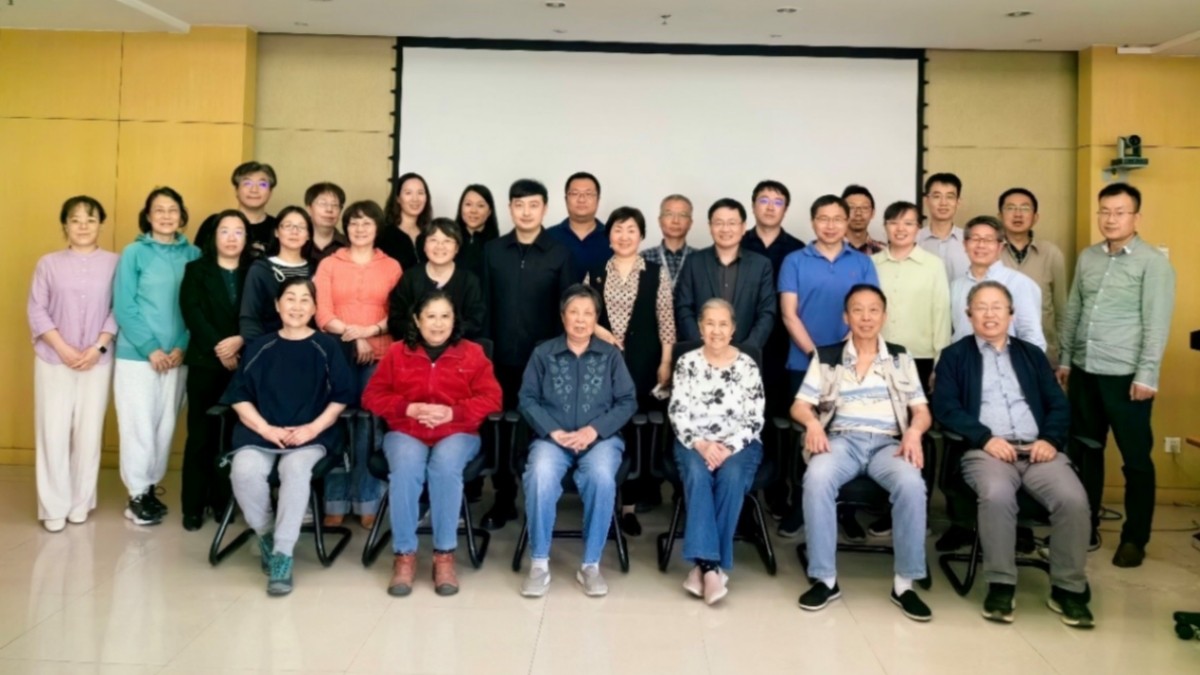 20240417致公党中国科学院基层委员会举行全体党员会议学习全国“两会”精神1-1200.jpg