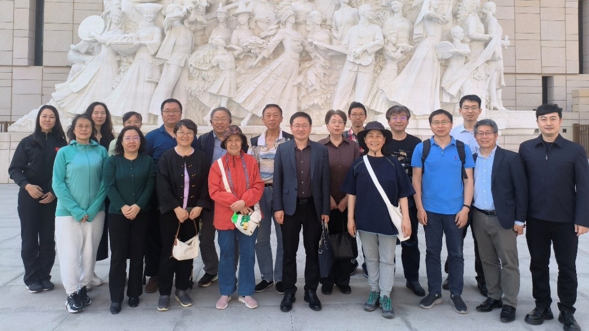20240417致公党中国科学院基层委员会举行全体党员会议学习全国“两会”精神2_1200.jpg