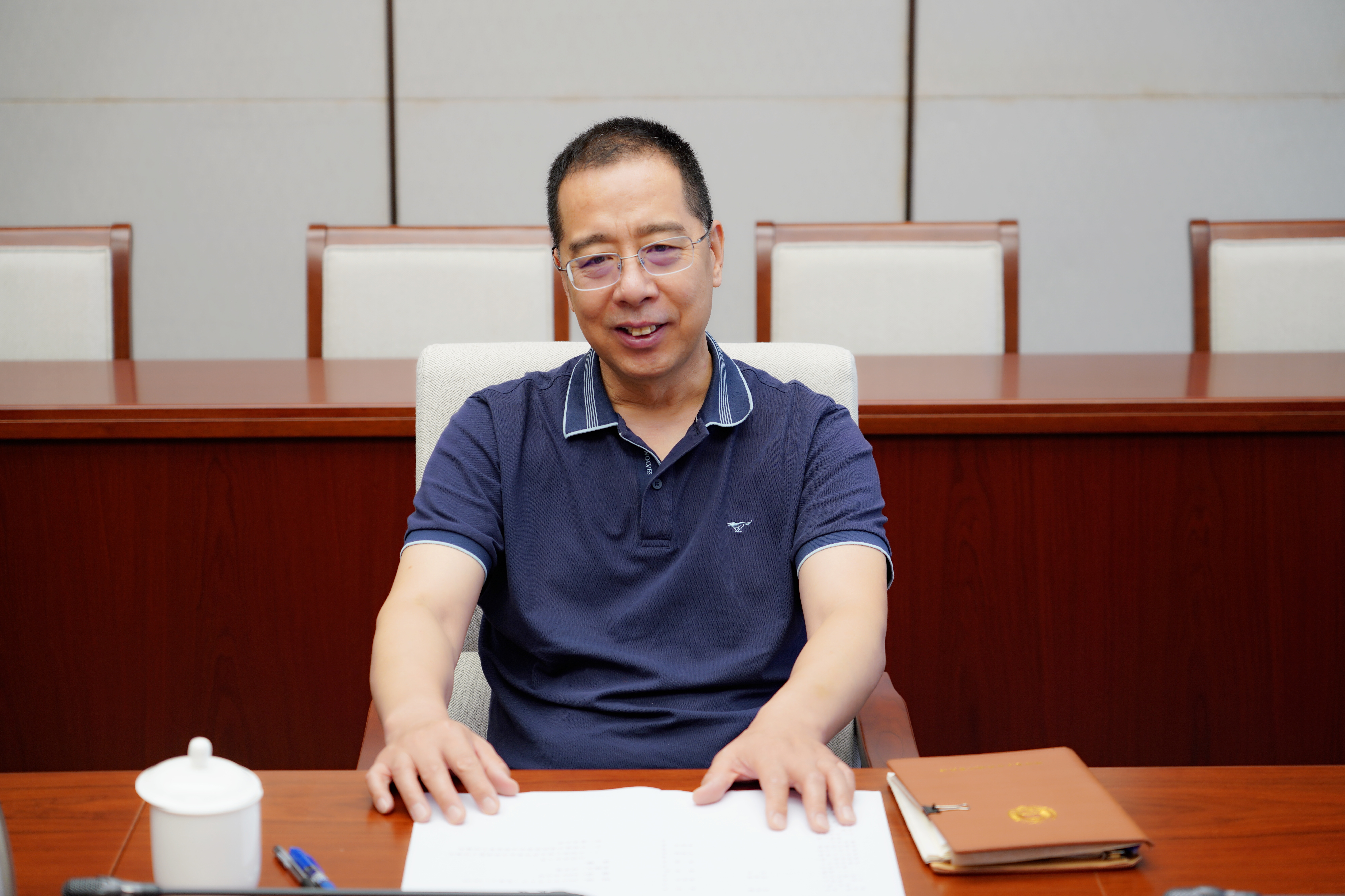 刘学增出席会议并讲话.jpg
