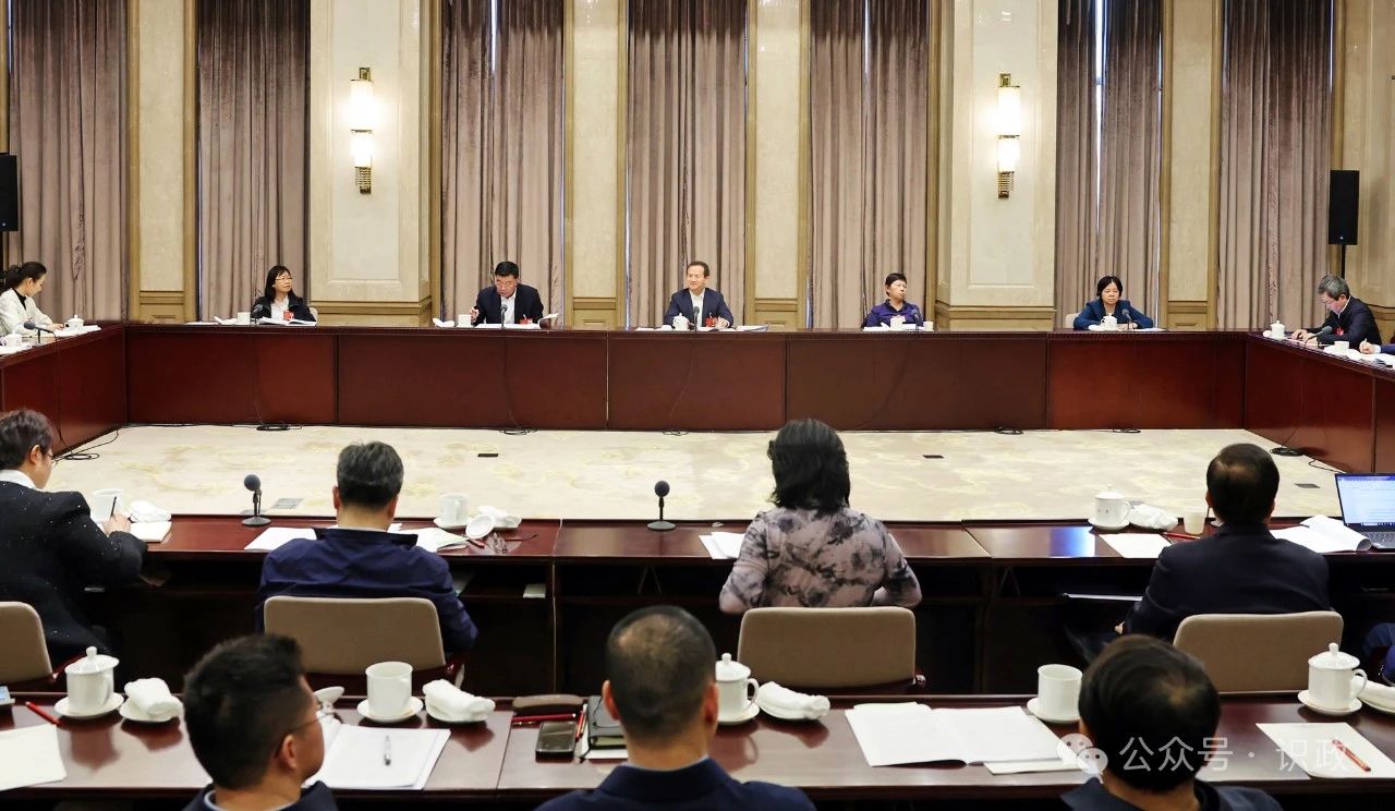 北京市代表团审议全国人大常委会工作报告，尹力、殷勇代表发言2.jpg