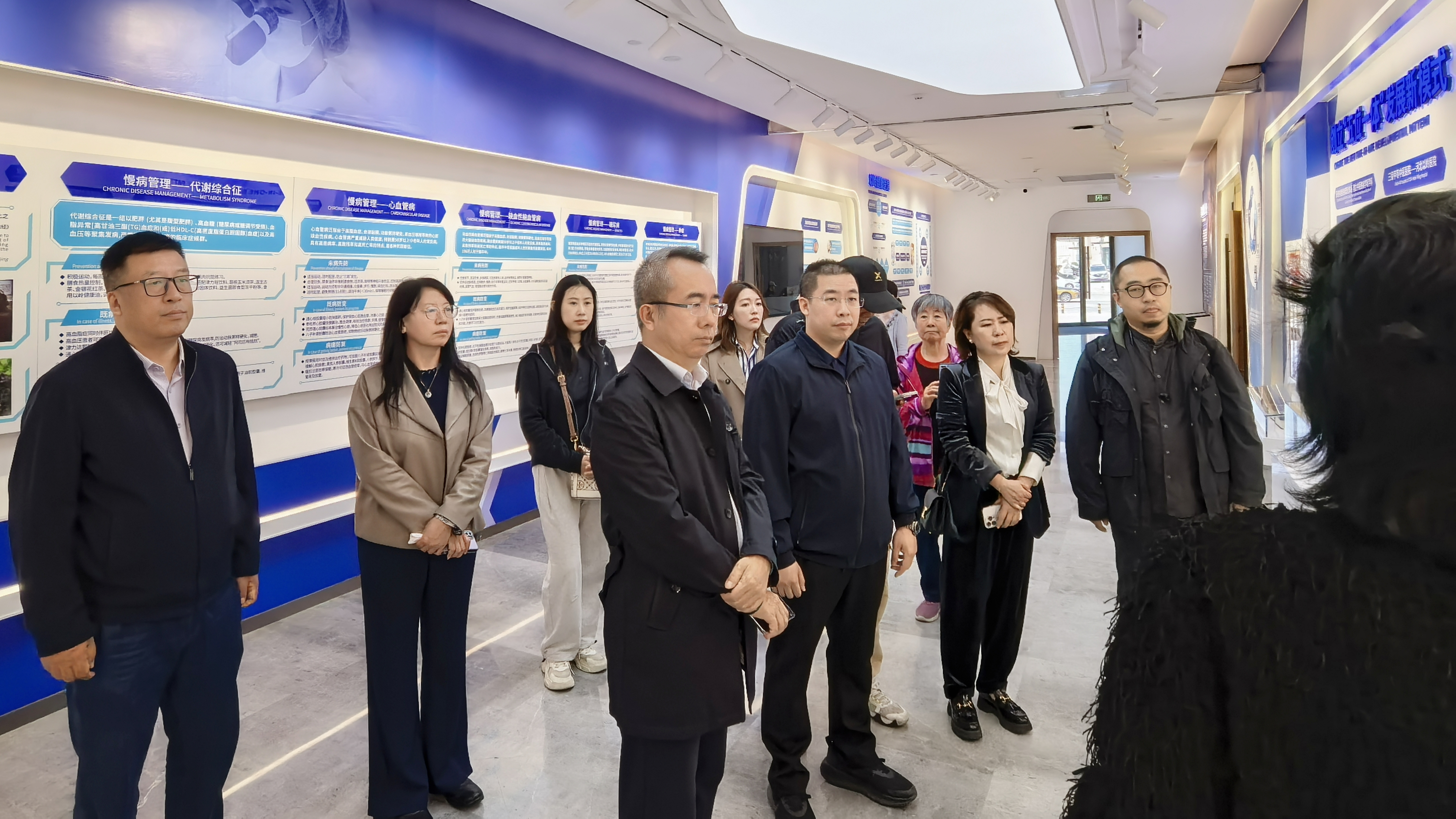 20250424致公党北京市委医药委员会联合致公党东城区委赴以岭药业调研“中医药卫生领域创新”2_1200.jpg