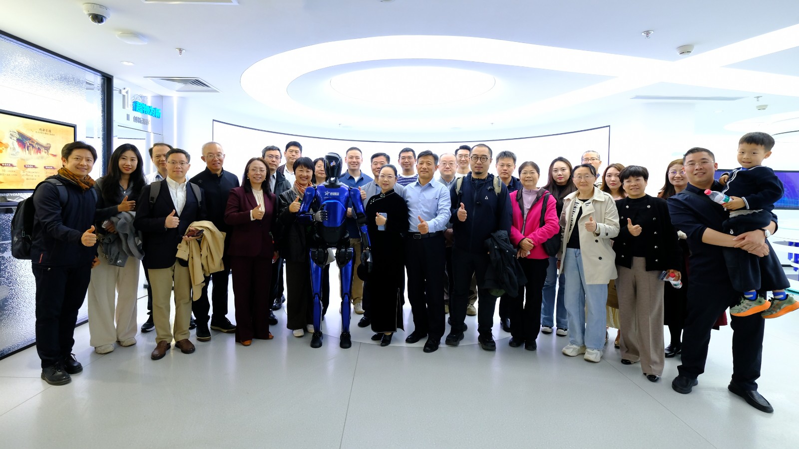 20260409致公党北京医药委员会联合东城区委赴智元机器人开展专题调研2-1200.jpg