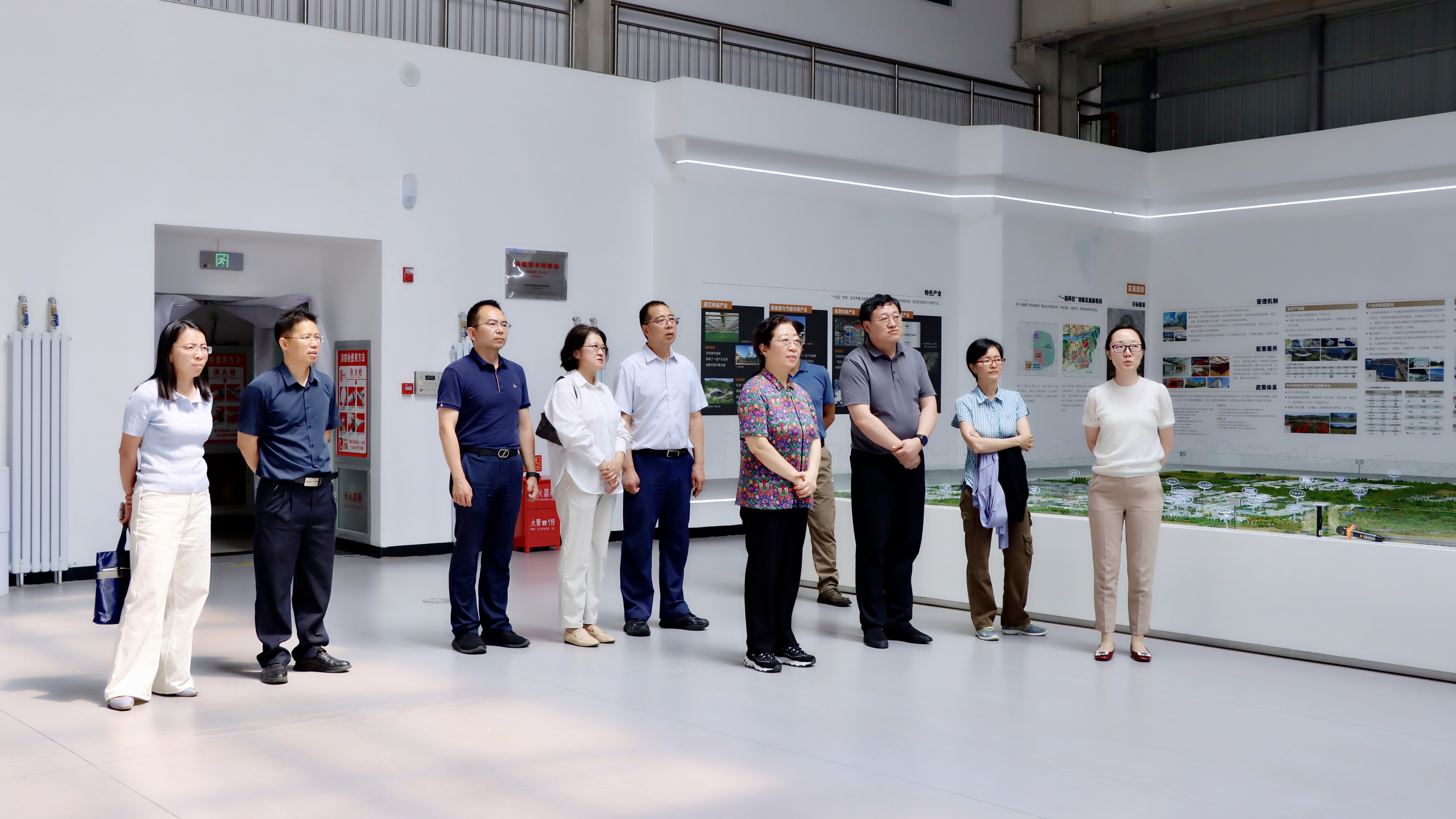 闫傲霜赴延庆区开展深化国际消费中心城市建设课题调研